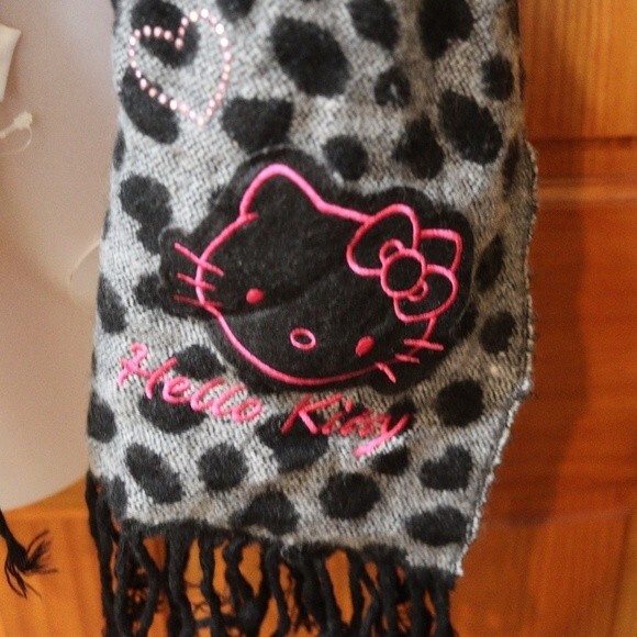 Hello Kitty Leopard Print Gray & Black Embroidered Fringe Scarf. - Picture 8 of 8